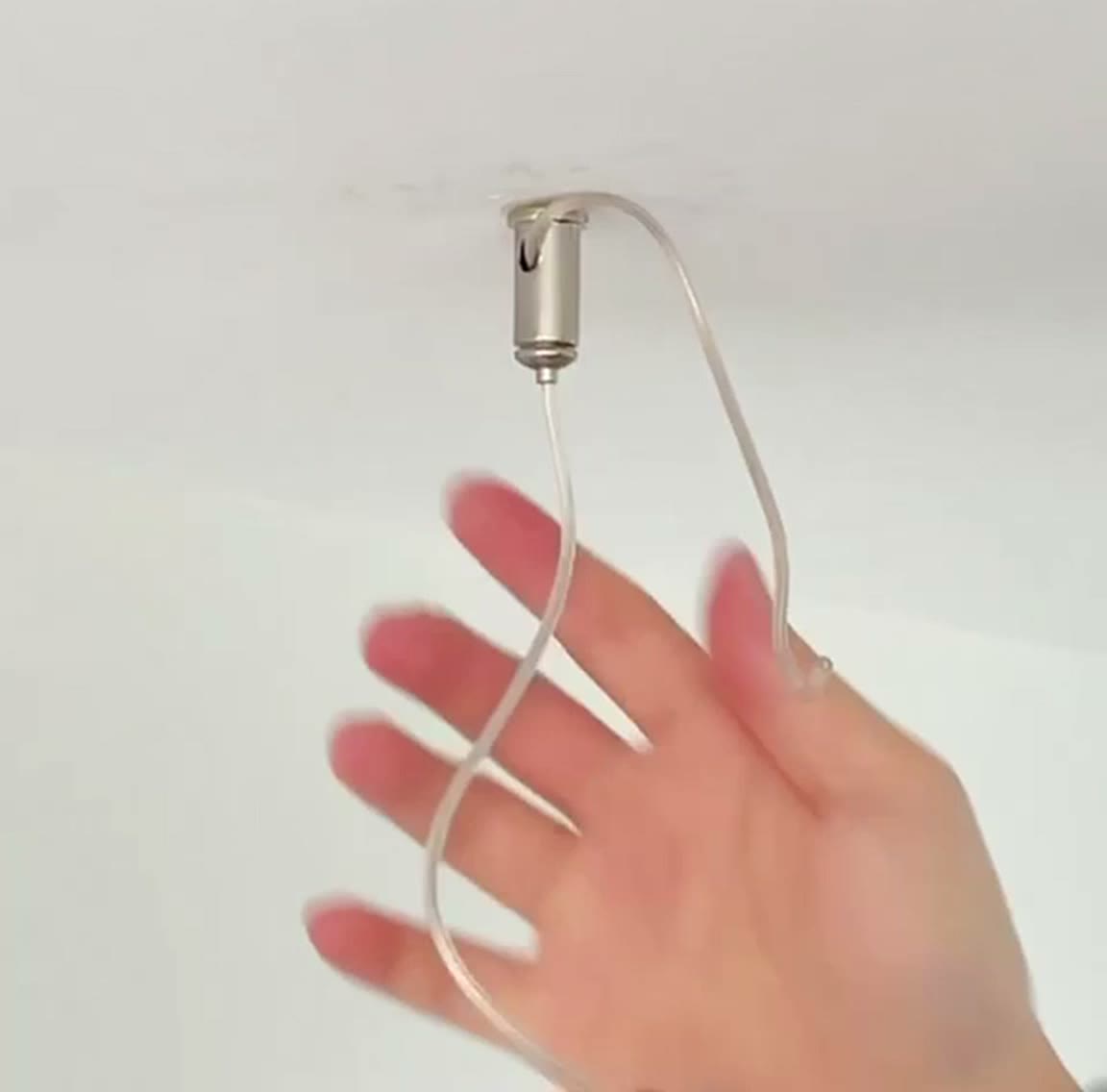 Ceiling fitting mounted with the cable hanging