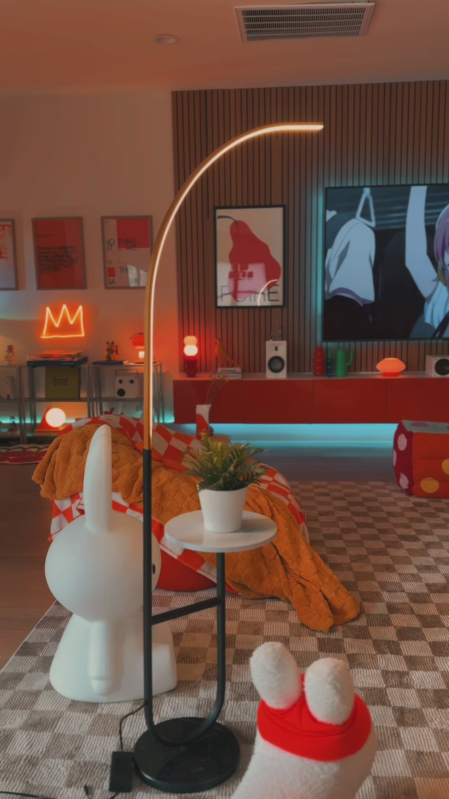 Video of Crescenté Arc Floor Lamp showing arc design and warm ambient light by La Caza Cali
